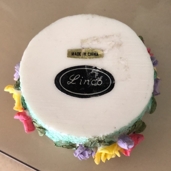 Resin dimensional bunny rabbit tooth fairy box - Picture 7 of 16